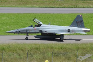 d7t_8403