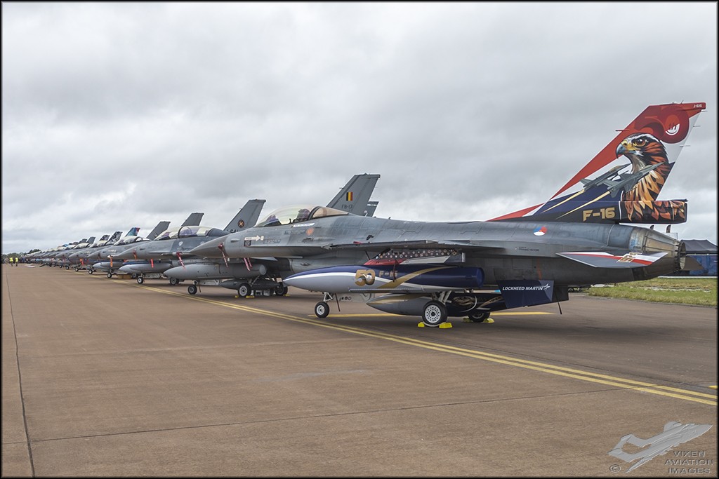 F-16 Fighting Falcons 