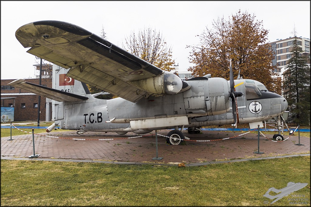 Grumman S-2E Tracker 