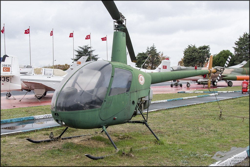 Robinson R-22 