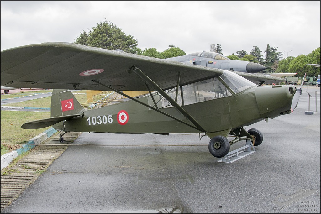 Piper L-21B Super Cub 